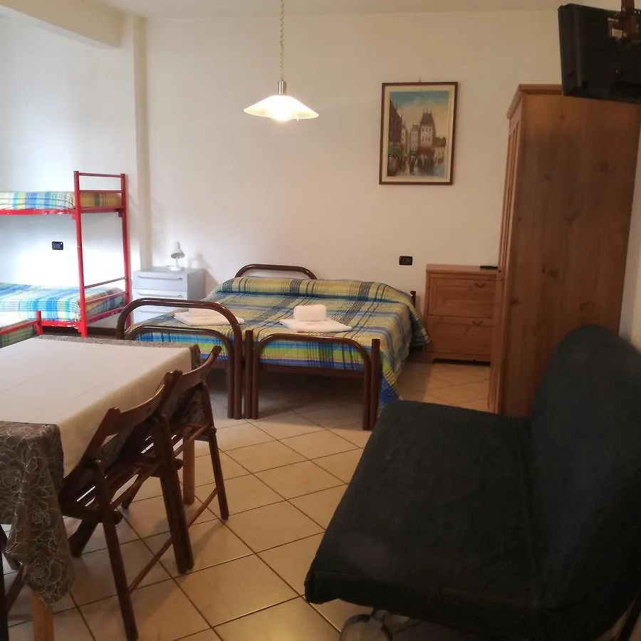 Appartamenti Angelo E Maria Lovere 0*,